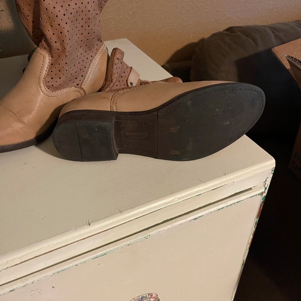 Boots - Picture 3 of 4